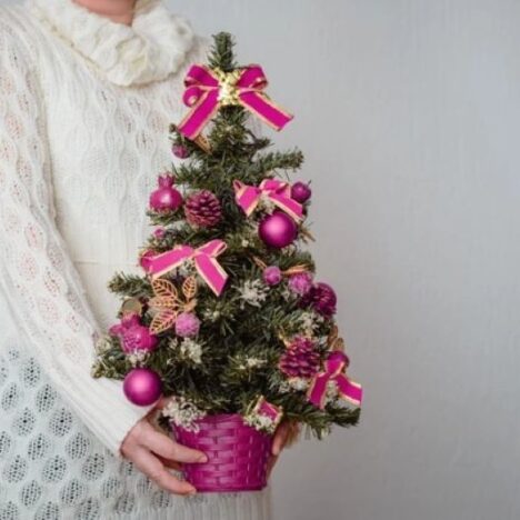 Buying Artificial Christmas Wreaths And Garland For Your Holiday Decor