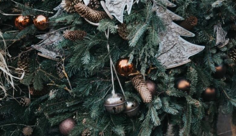 Decorating Your Home with a Vibrant Freshness: The Benefits of Owning a Green Artificial Christmas Tree