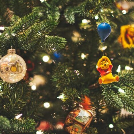 The Pros and Cons of Decorating with an Artificial Christmas Tree