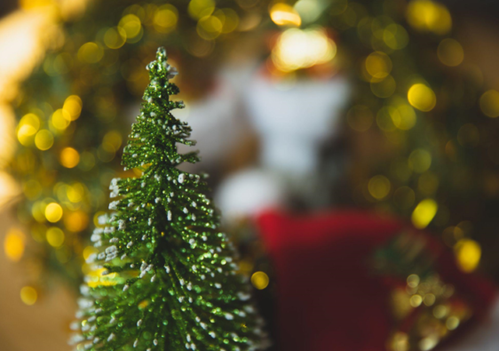 The Perfect Christmas Atmosphere: The Magic of Artificial Christmas Trees and Music